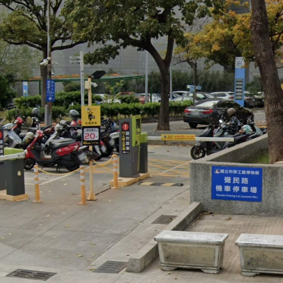 覺民路機車停車場入口實景